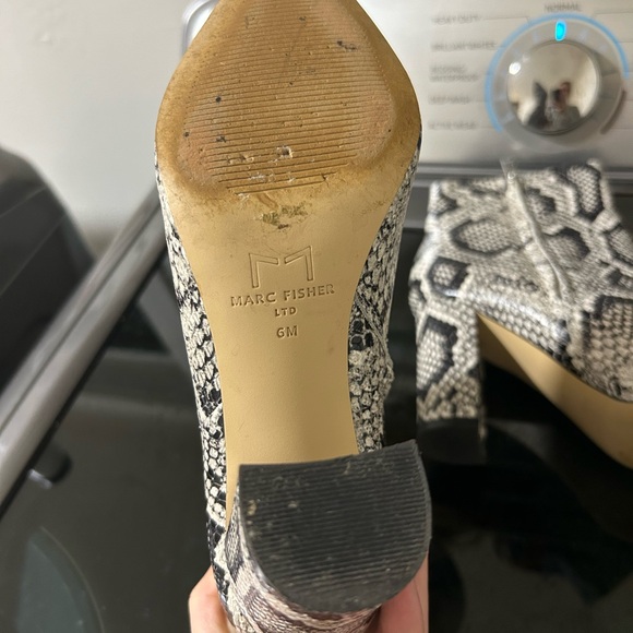 Snakeskin Patterned Ankle Boots - Picture 6 of 6